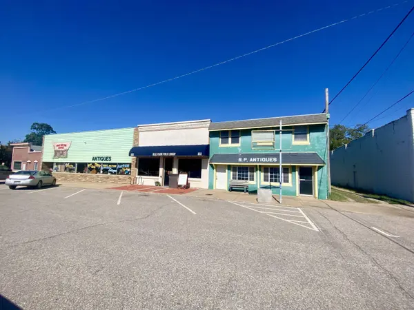 220 W 5th, Belle Plaine, KS 67013