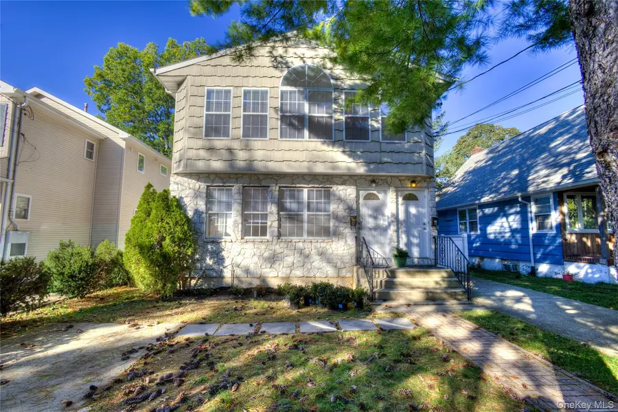 57 Dunwood RD #A, Port Washington, NY 11050