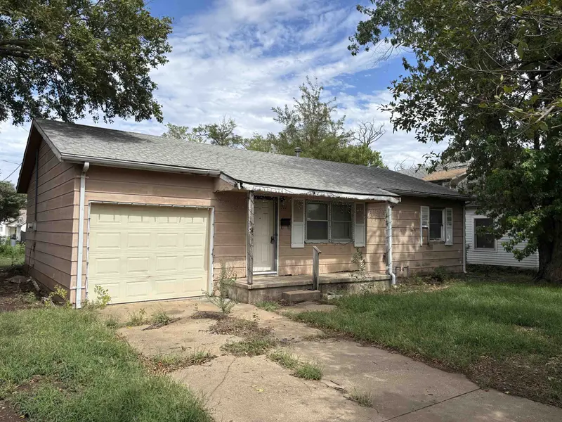 311 E 8th St, Wellington, KS 67152