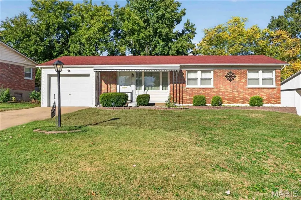 9335 Forman RD, Unincorporated, MO 63123