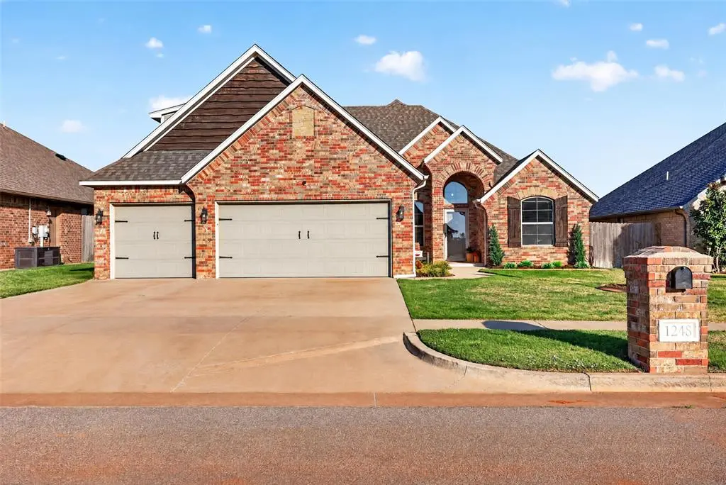 1248 Auburn CIR, Piedmont, OK 73078
