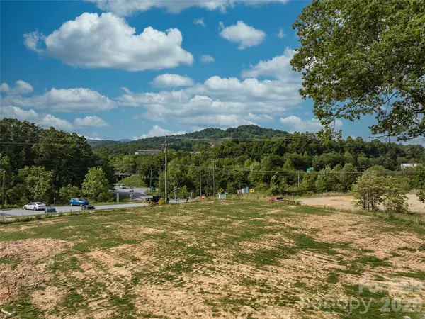 35 Lee RD, Clyde, NC 28721