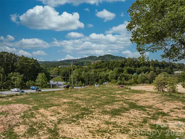 35 Lee RD, Clyde, NC 28721