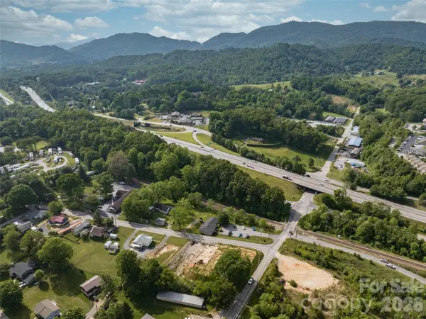 35 Lee RD, Clyde, NC 28721