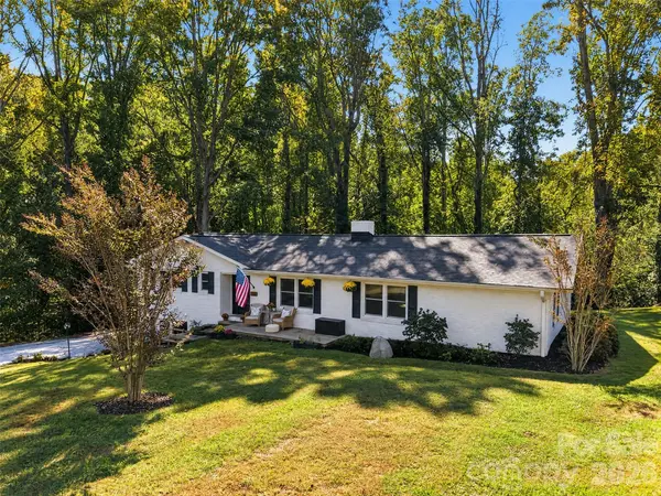 200 Whispering Hills DR, Hendersonville, NC 28792