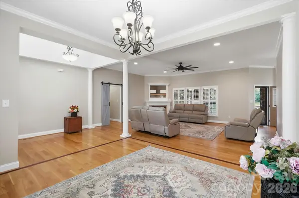 2469 Stoneview CT, Denver, NC 28037