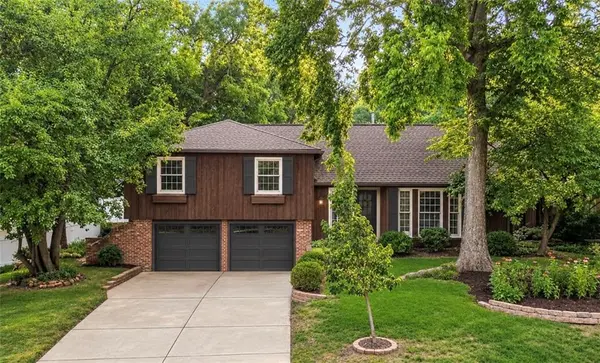10006 Linden ST, Overland Park, KS 66207