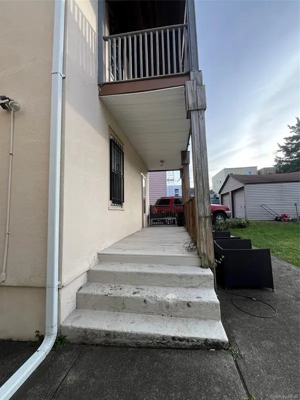 67 Crescent PL, Yonkers, NY 10704