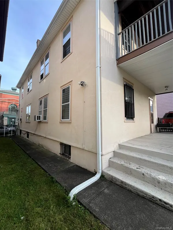 67 Crescent PL, Yonkers, NY 10704