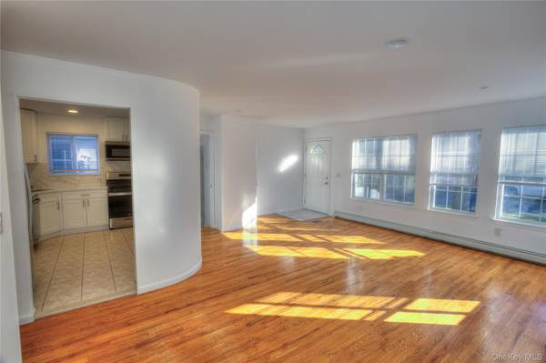 57 Dunwood RD #A, Port Washington, NY 11050