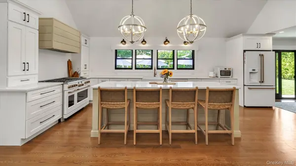 99 Beach RD, Westhampton Beach, NY 11978