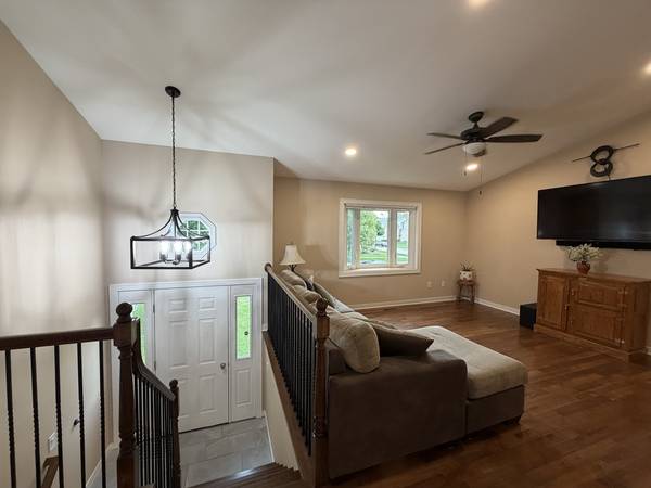 219 NEWPORT TRL, Mchenry, IL 60050