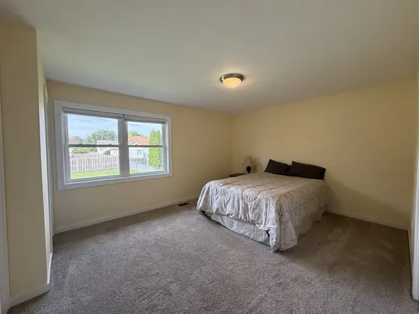 219 NEWPORT TRL, Mchenry, IL 60050