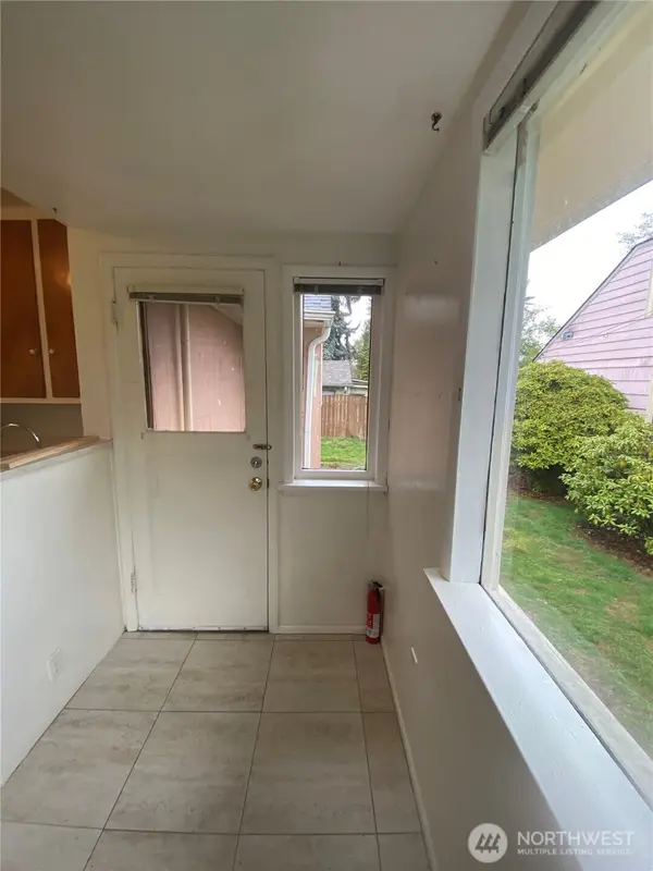 702 N 117th ST, Seattle, WA 98133