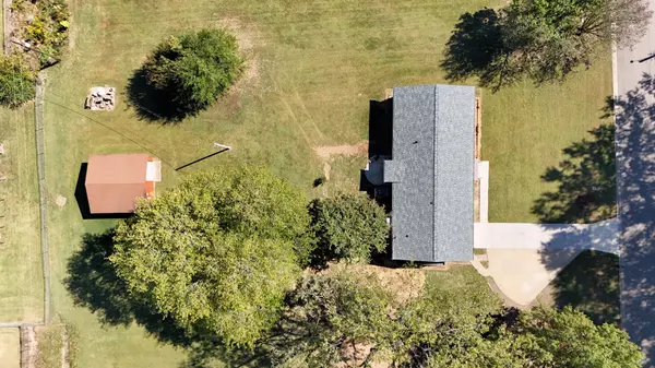 209 Country Club Ln, Bolivar, TN 38008