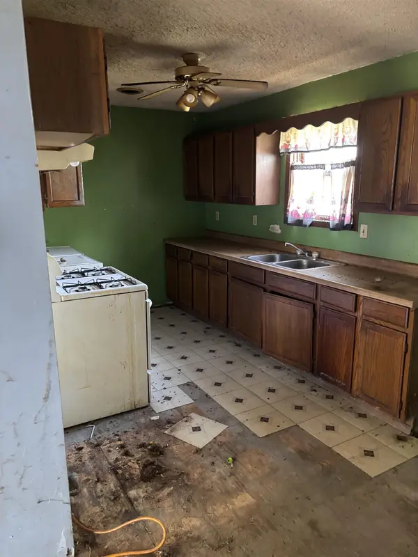 311 E 8th St, Wellington, KS 67152