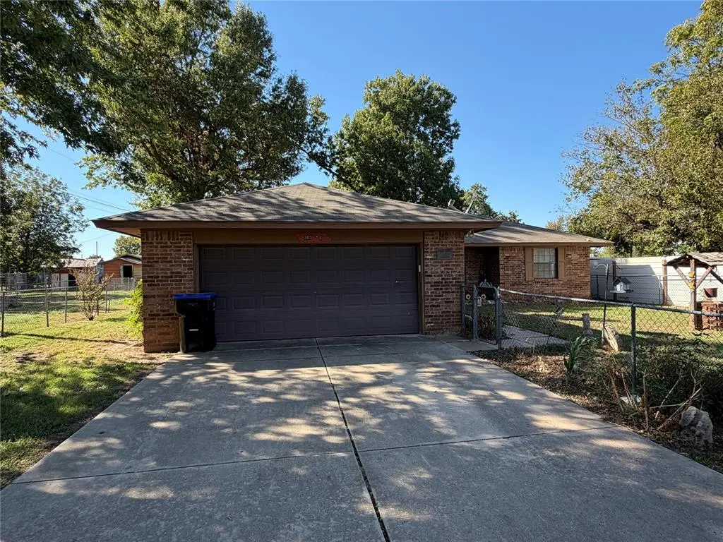 305 SW 8th ST, Minco, OK 73059
