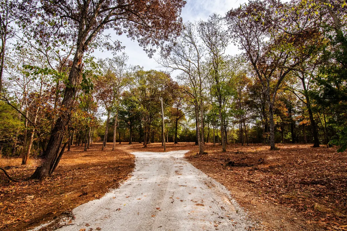 5437 Reynolds Rd, Columbia, TN 38401