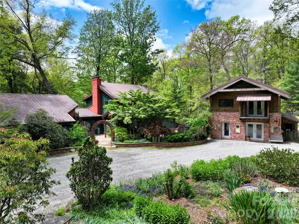 688 Blueberry Farm RD, Zirconia, NC 28790