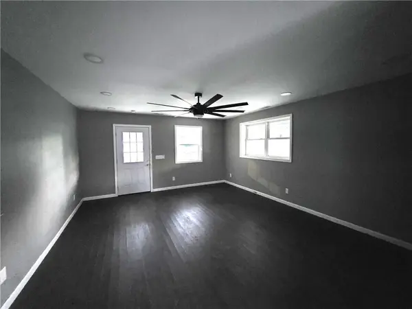 221 E 2nd AVE, Garnett, KS 66032