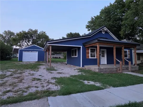 221 E 2nd AVE, Garnett, KS 66032