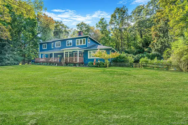 36 Circle DR, Shoreham, NY 11786