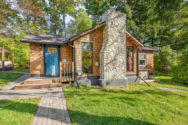 2 Hazelwood RD, Wurtsboro, NY 12790