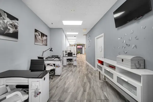 295 N Northwest HWY, Palatine, IL 60067