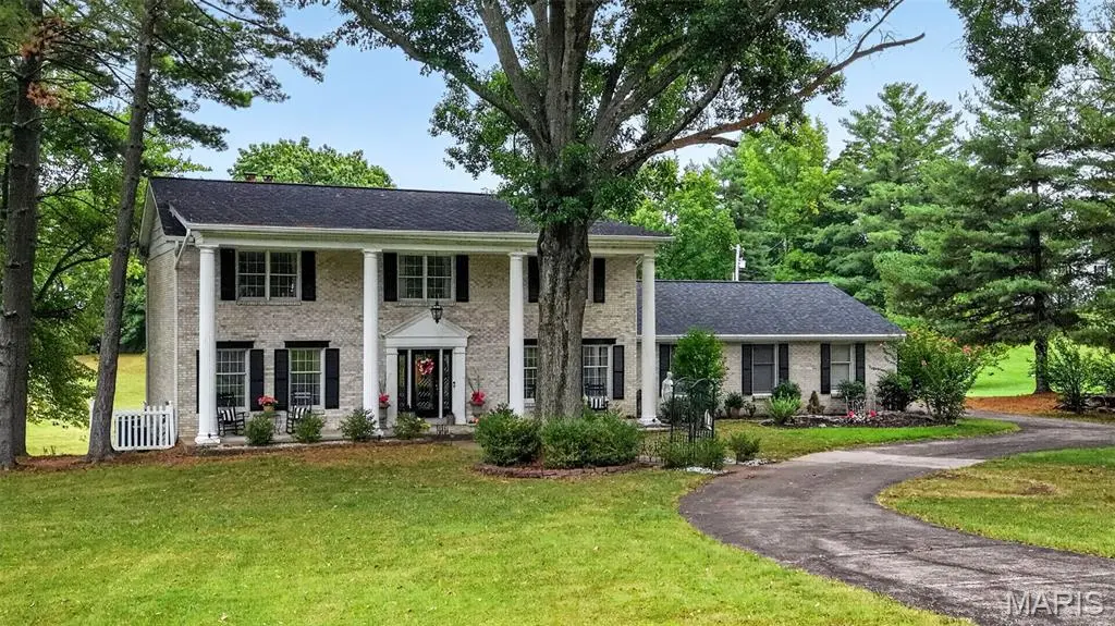 33 Weldon Spring Heights DR, Weldon Spring, MO 63304