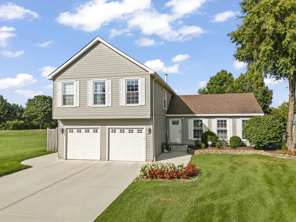 1901 CLYDESDALE DR, Wheaton, IL 60189