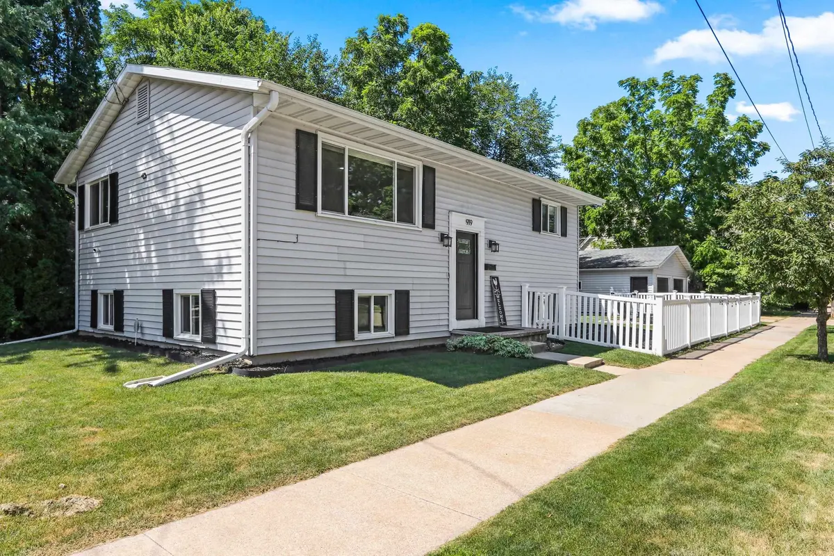 919 E TENNESSEE AVE, Oshkosh, WI 54901