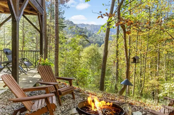 111 Elkhound RD, Waynesville, NC 28785
