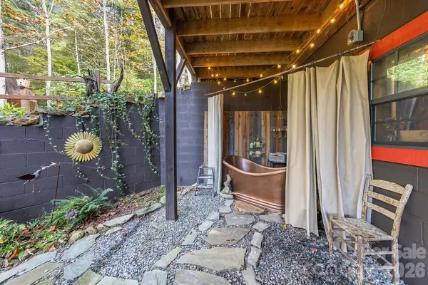 111 Elkhound RD, Waynesville, NC 28785