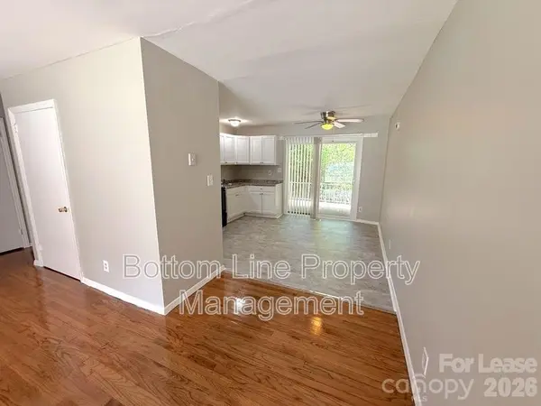 561 Blendwood DR, Charlotte, NC 28215