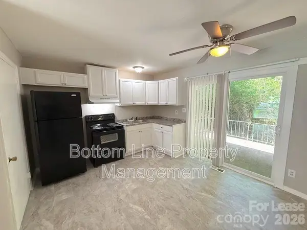 561 Blendwood DR, Charlotte, NC 28215