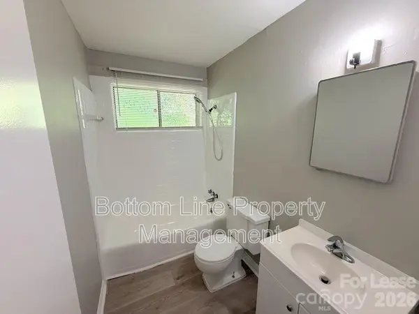 561 Blendwood DR, Charlotte, NC 28215