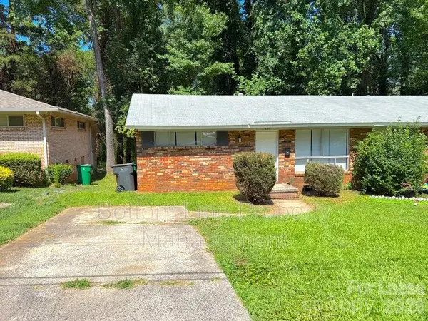 561 Blendwood DR, Charlotte, NC 28215