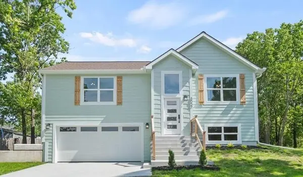 5037 Comanche LN, Mclouth, KS 66054