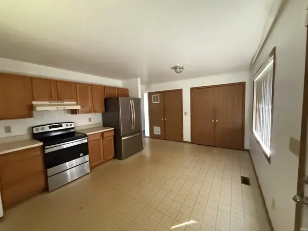 932 S Elliott ST, Evansville, IN 47713