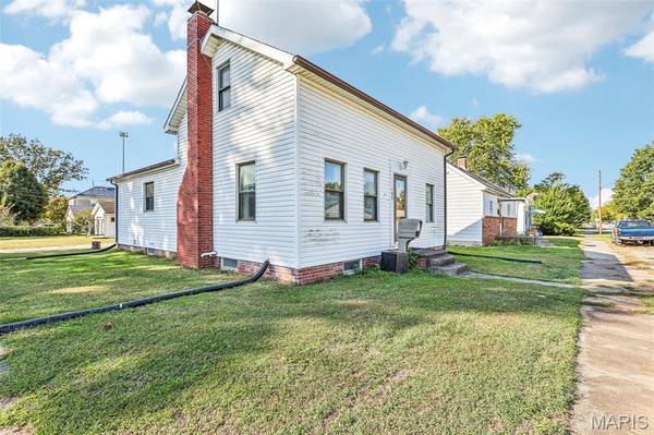 108 E 2nd South ST, Mount Olive, IL 62069