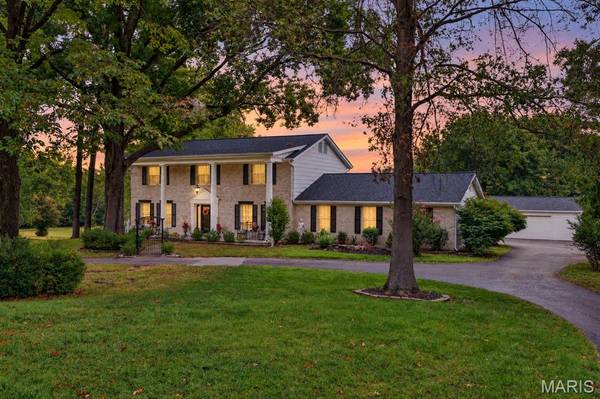 33 Weldon Spring Heights DR, Weldon Spring, MO 63304