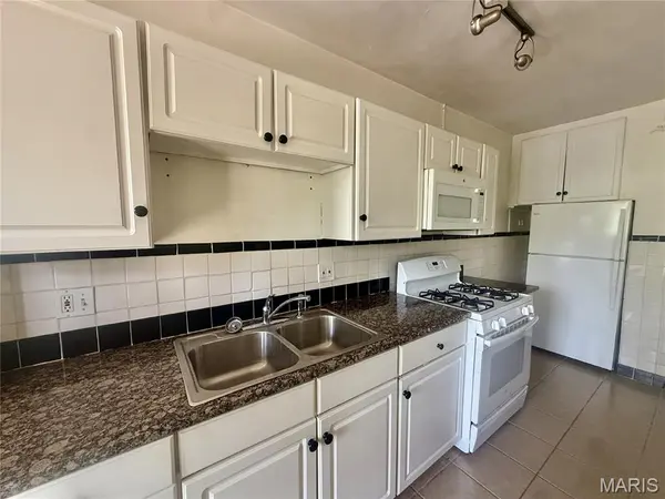 7369 Delmar BLVD #2E, St Louis, MO 63130