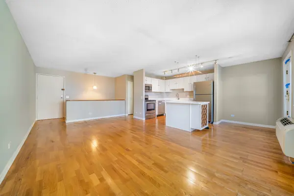 711 W Gordon TER #813, Chicago, IL 60613