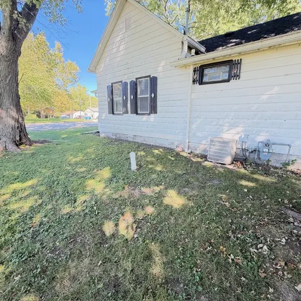 1318 E Washington ST, Clinton, IL 61727