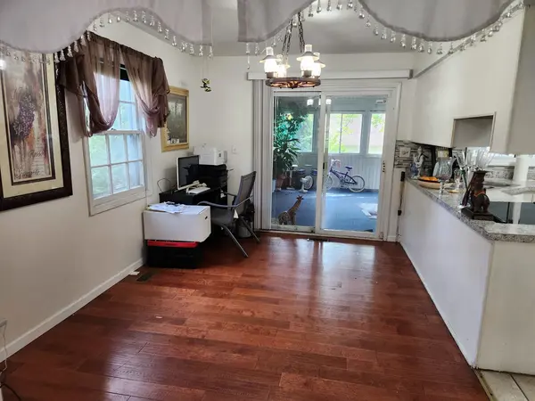 25 Emerson DR, Schaumburg, IL 60194