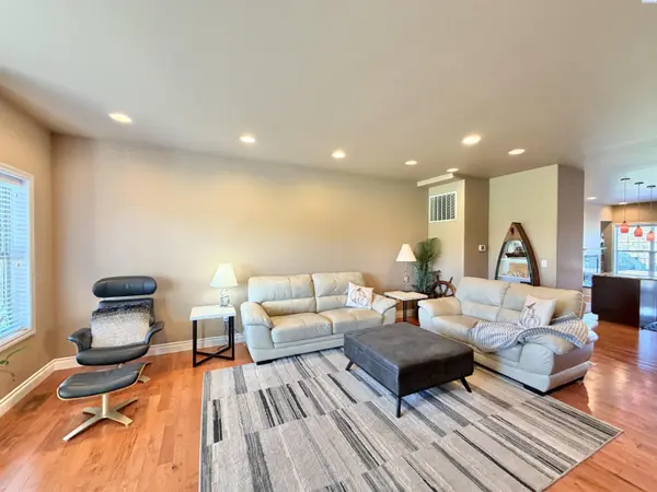 325 Columbia Point Dr, Richland, WA 99352