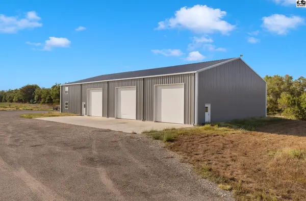2939 N Halstead Rd, Halstead, KS 67056