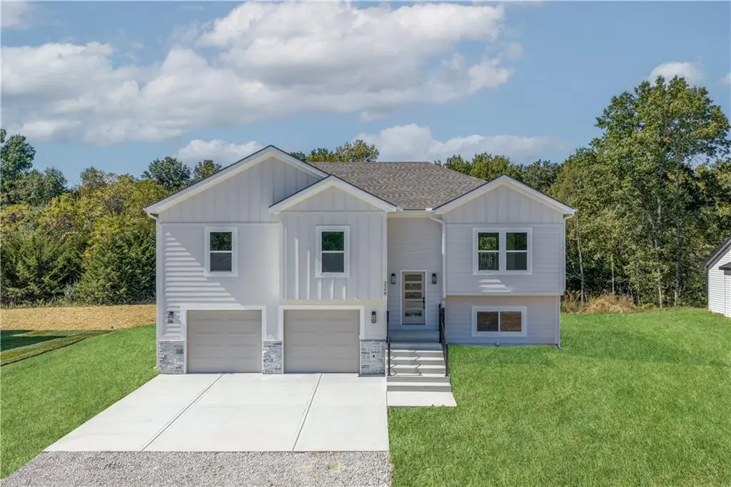 326 NE 21st RD, Warrensburg, MO 64093