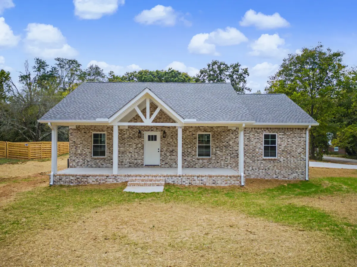 216 Adams Ave, Lawrenceburg, TN 38464