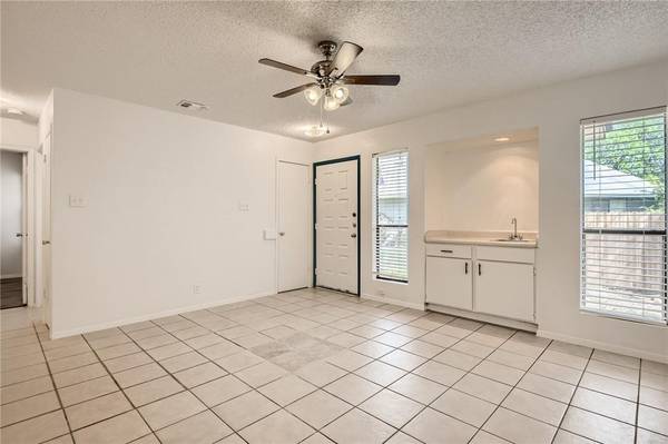 905 Chisholm CV, Round Rock, TX 78681